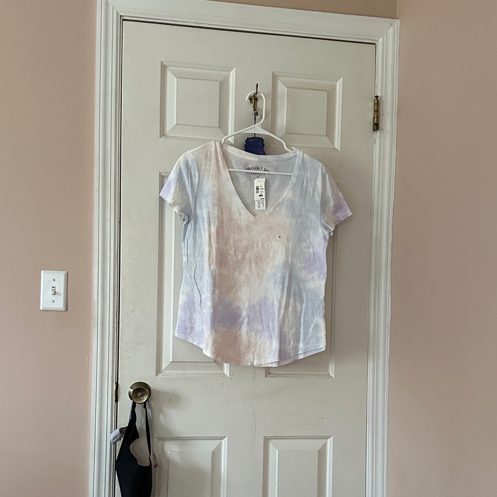 Aeropostale Pastel Tie-Dye V-Neck Tee in Lavender and Blush